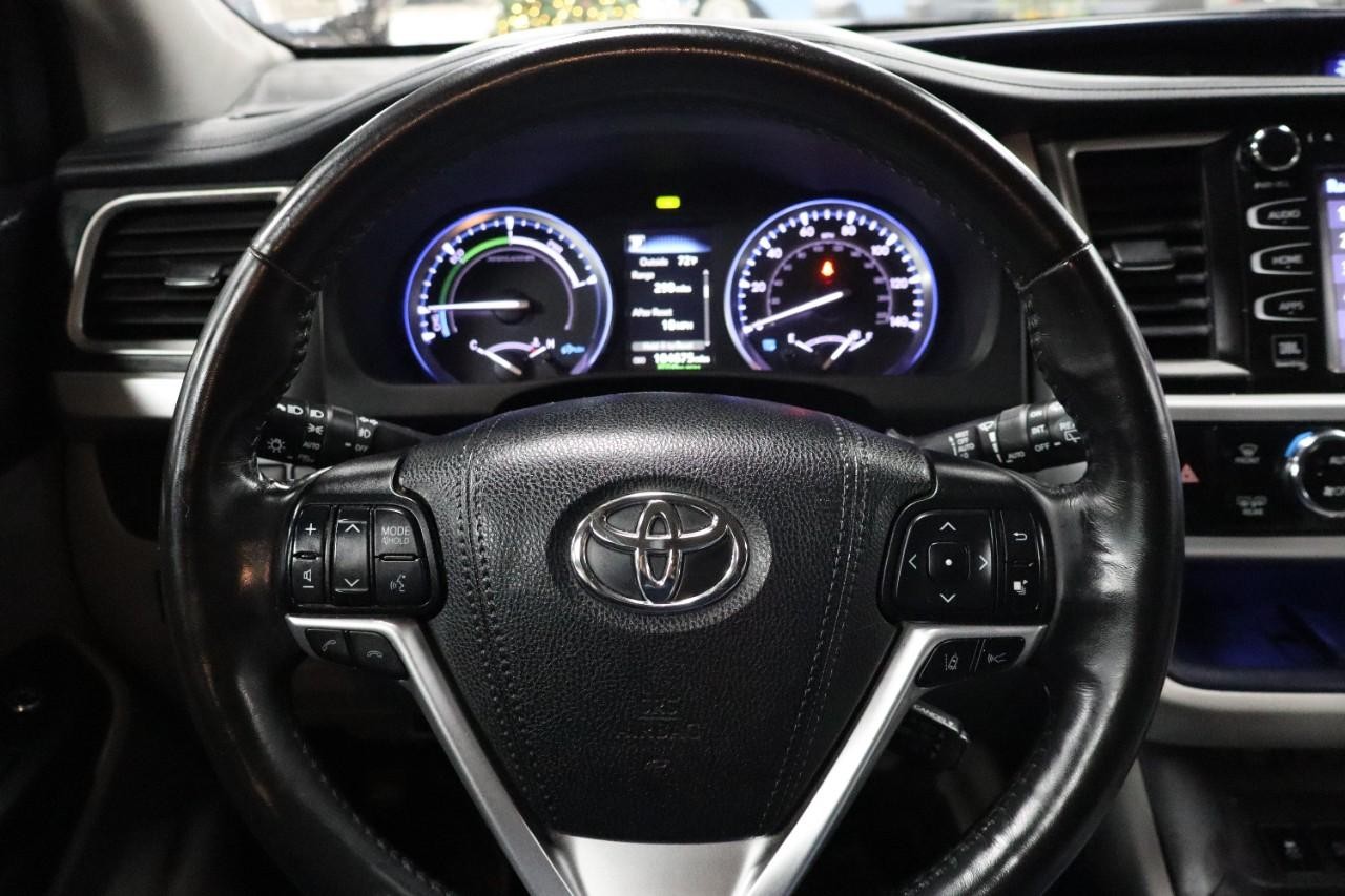 Toyota Highlander Vehicle Full-screen Gallery Image 12