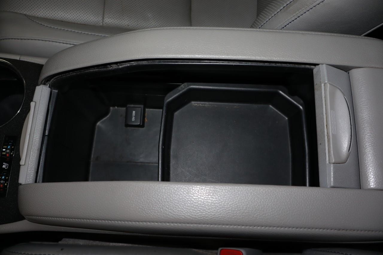 Toyota Highlander Vehicle Full-screen Gallery Image 17