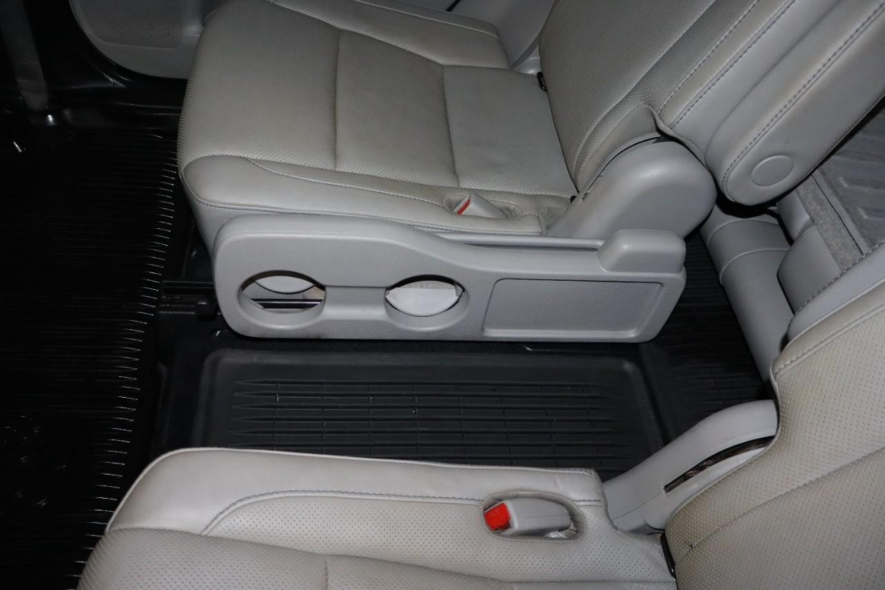 Toyota Highlander Vehicle Full-screen Gallery Image 21