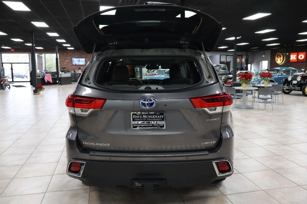 Toyota Highlander Vehicle Full-screen Gallery Image 24