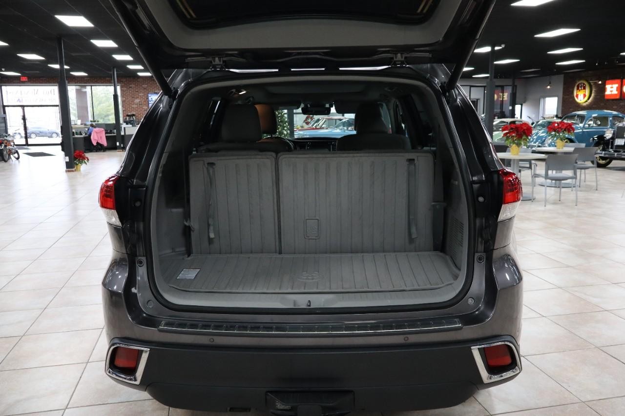 Toyota Highlander Vehicle Full-screen Gallery Image 25
