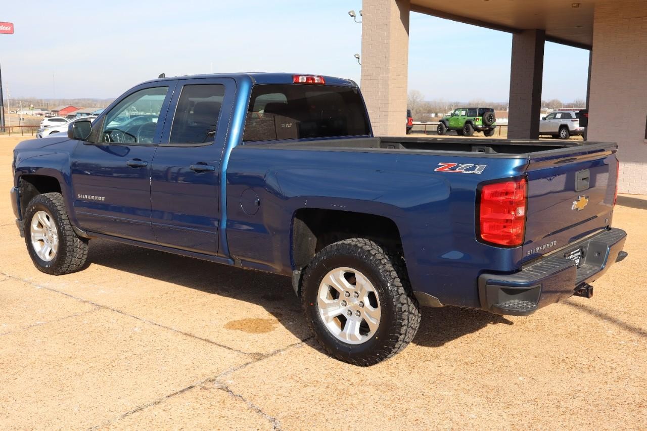 Chevrolet Silverado 1500 Vehicle Full-screen Gallery Image 3