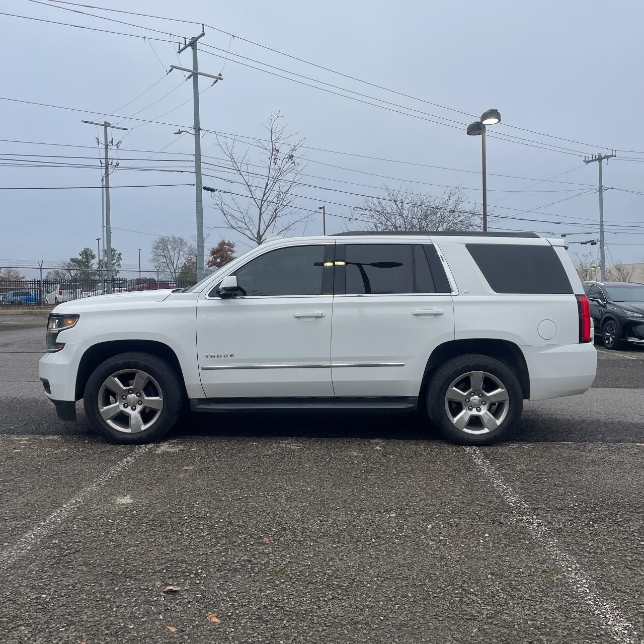 Chevrolet Tahoe Vehicle Full-screen Gallery Image 2