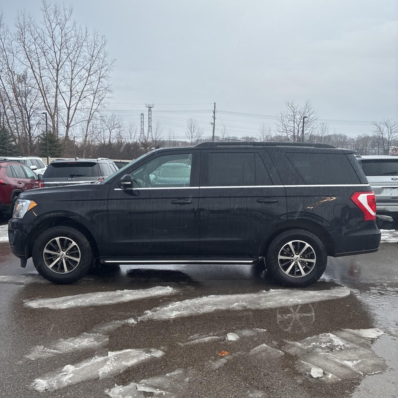 Ford Expedition Vehicle Full-screen Gallery Image 2