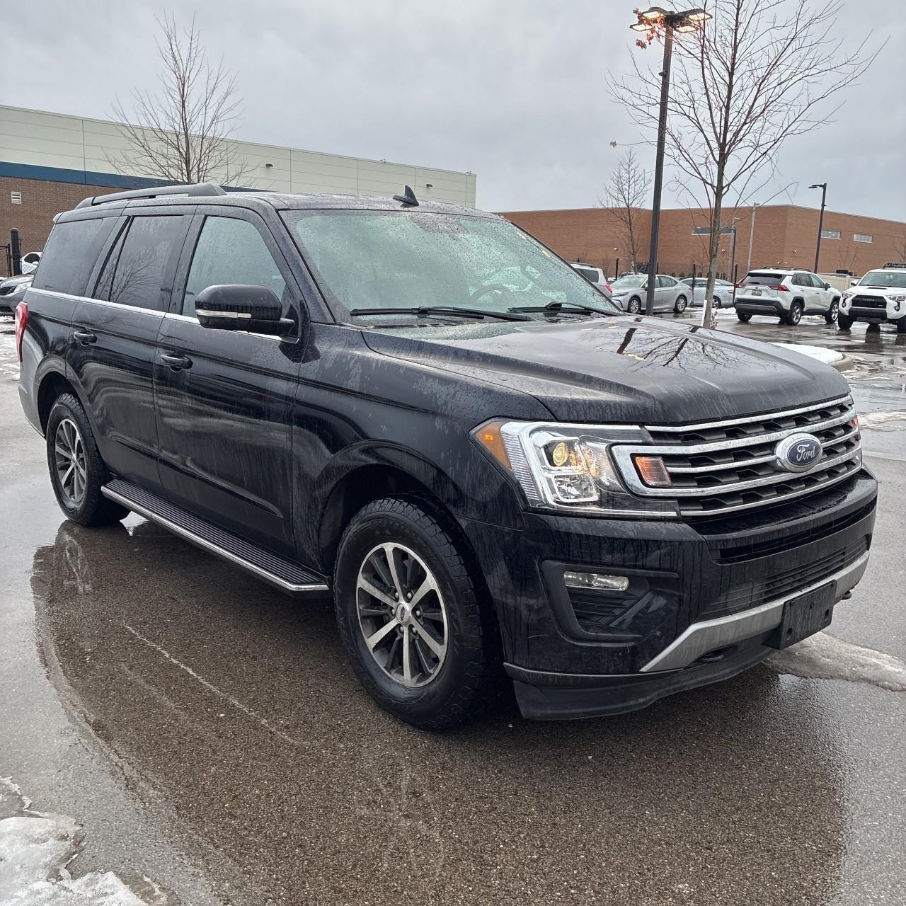 Ford Expedition Vehicle Full-screen Gallery Image 7