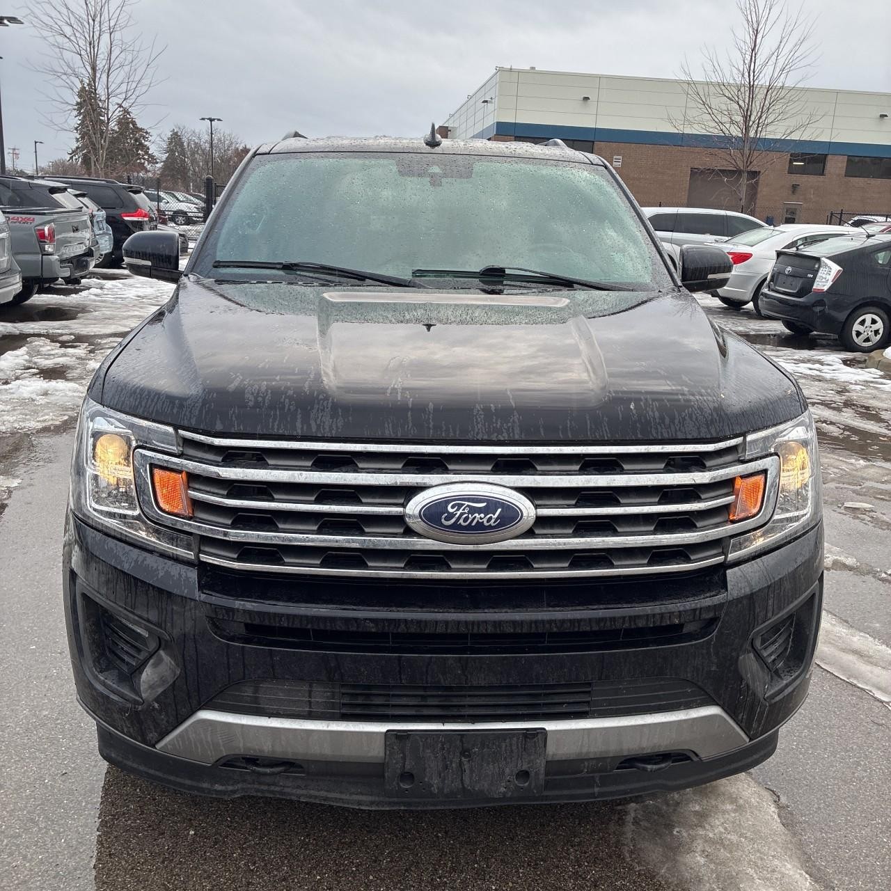 Ford Expedition Vehicle Full-screen Gallery Image 8