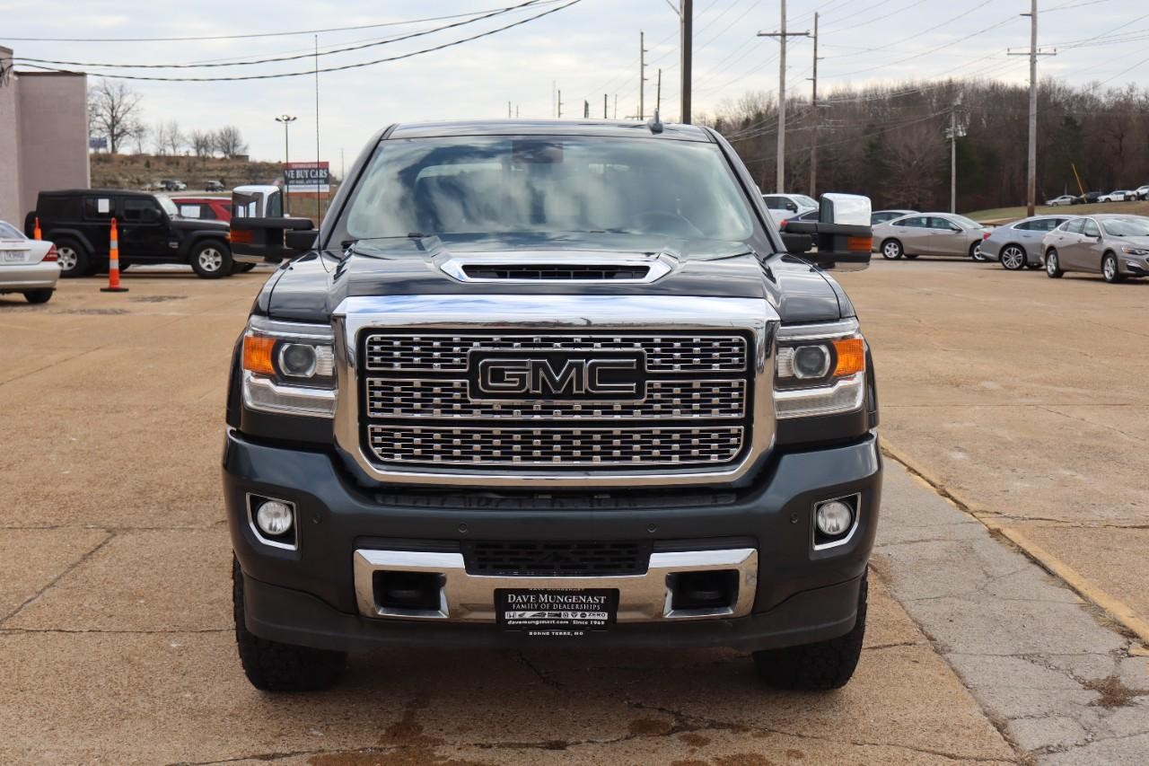 GMC Sierra 3500HD Vehicle Full-screen Gallery Image 2