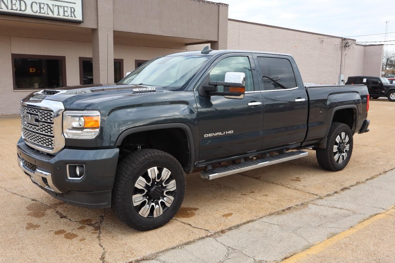 GMC Sierra 3500HD Vehicle Full-screen Gallery Image 3