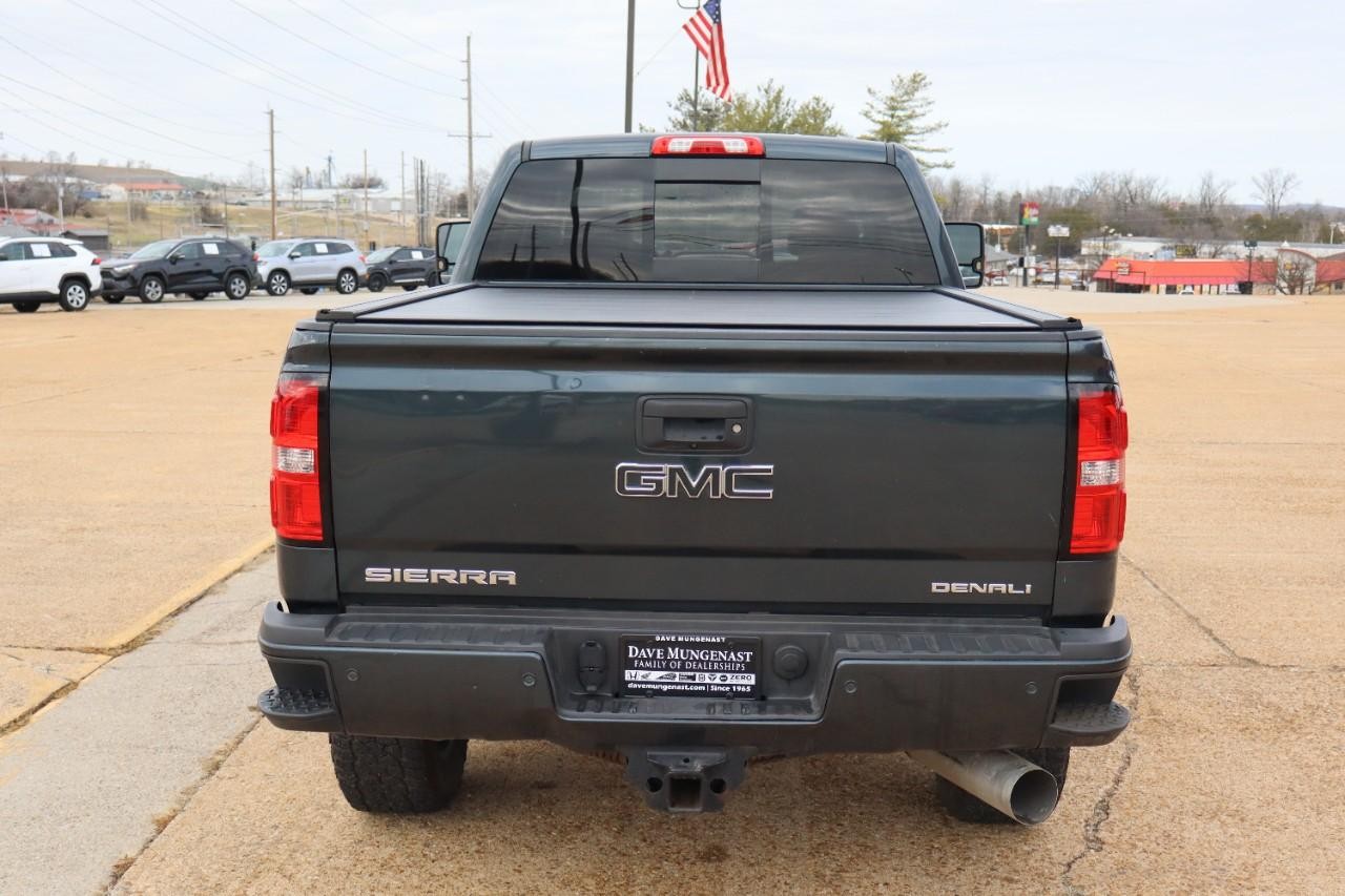 GMC Sierra 3500HD Vehicle Full-screen Gallery Image 6