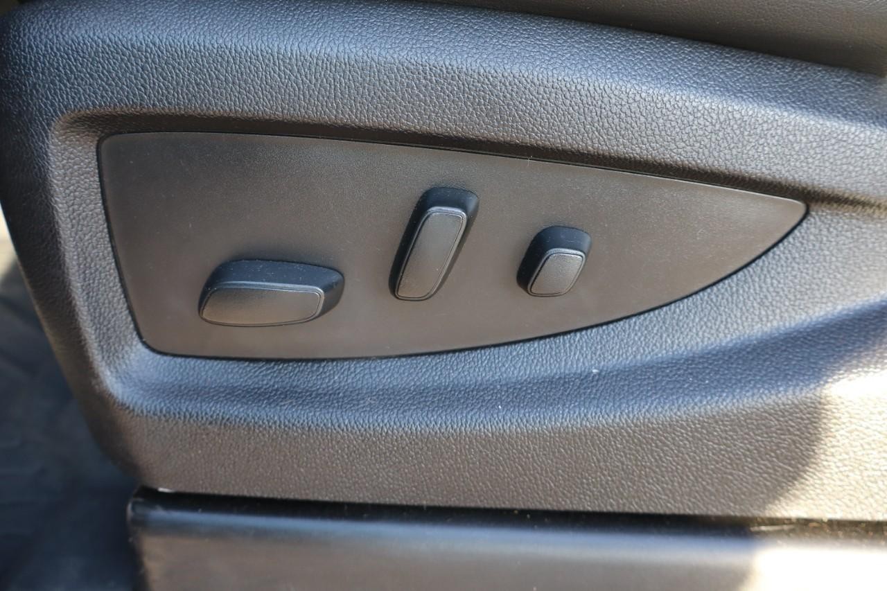 GMC Sierra 3500HD Vehicle Full-screen Gallery Image 13