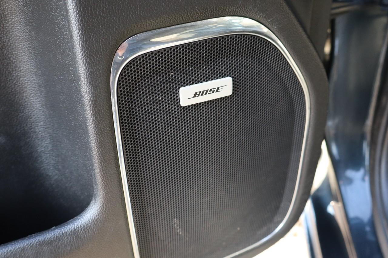 GMC Sierra 3500HD Vehicle Full-screen Gallery Image 15