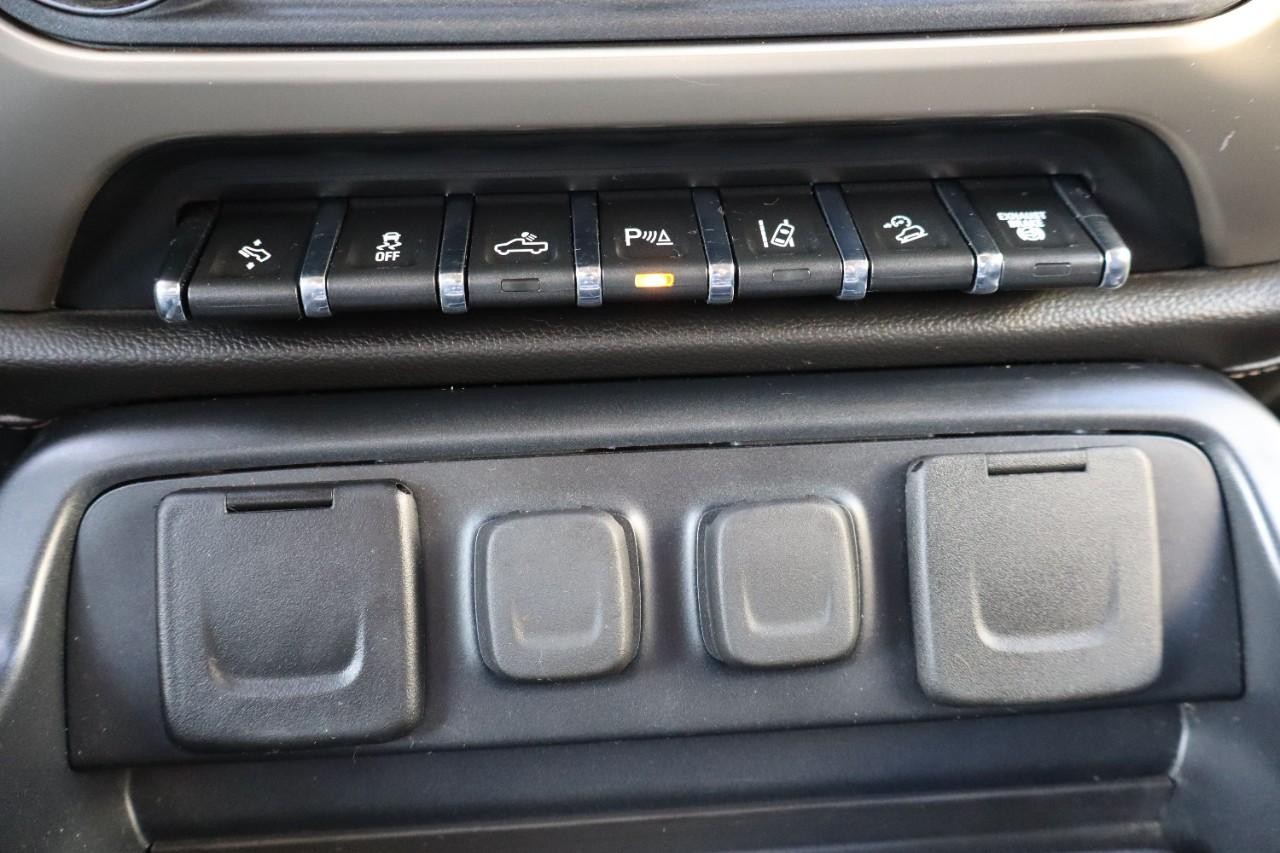 GMC Sierra 3500HD Vehicle Full-screen Gallery Image 22