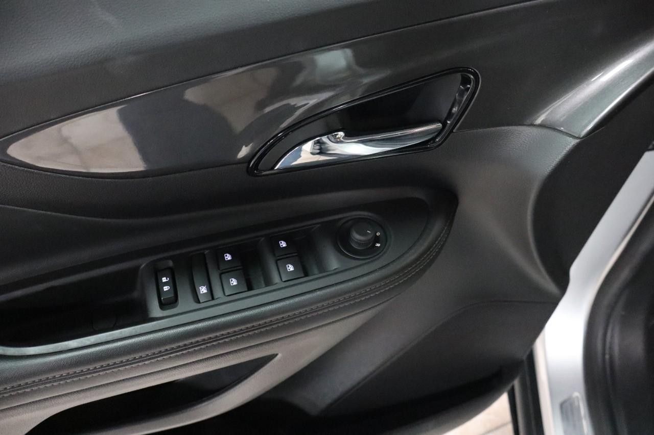 Buick Encore Vehicle Full-screen Gallery Image 11