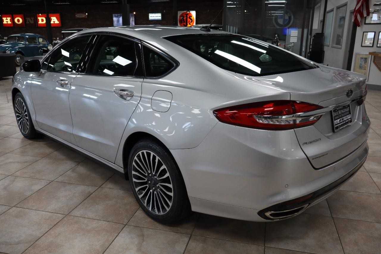 Ford Fusion Vehicle Full-screen Gallery Image 3