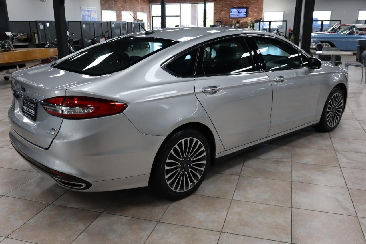 Ford Fusion Vehicle Full-screen Gallery Image 5