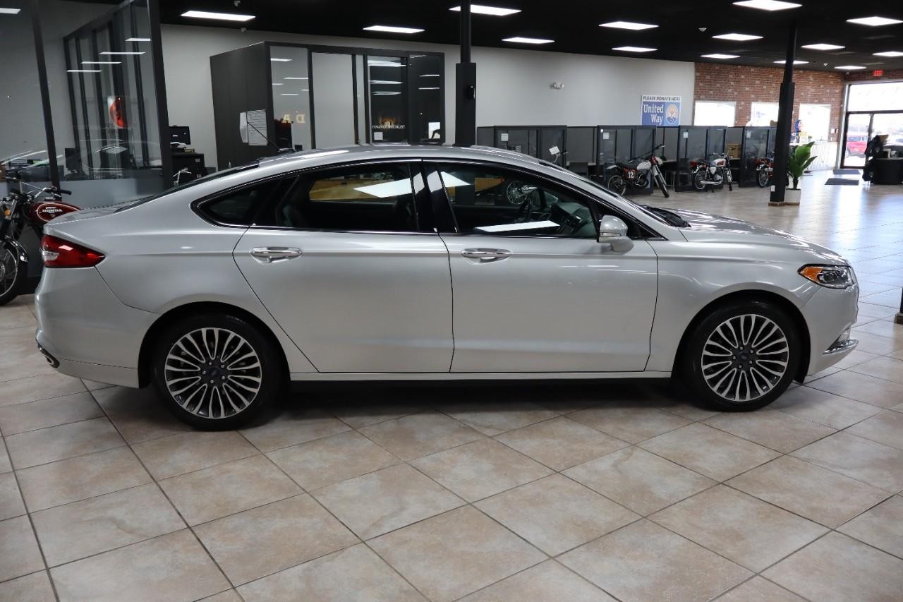 Ford Fusion Vehicle Full-screen Gallery Image 6