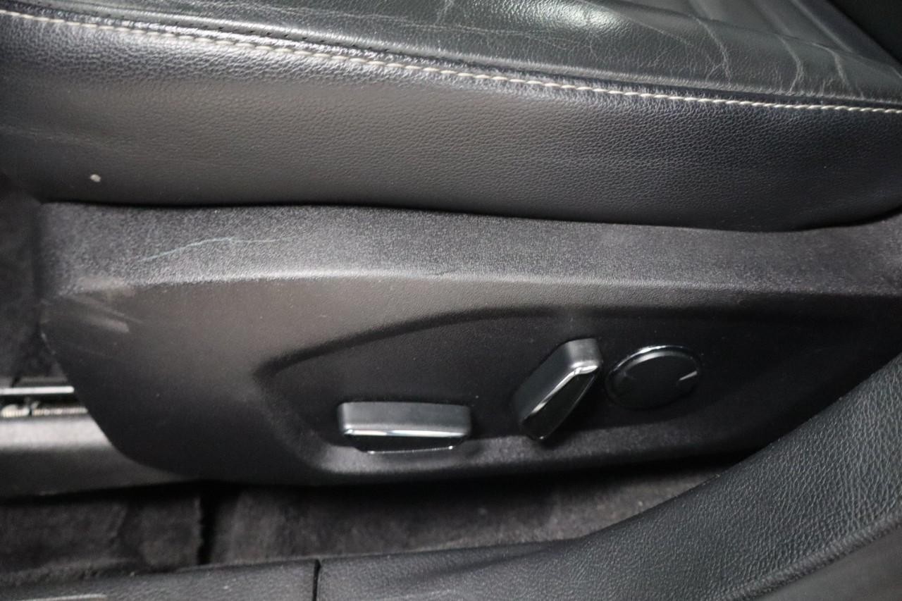 Ford Fusion Vehicle Full-screen Gallery Image 10