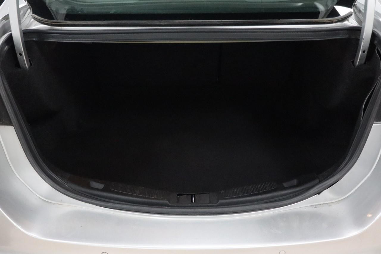 Ford Fusion Vehicle Full-screen Gallery Image 18