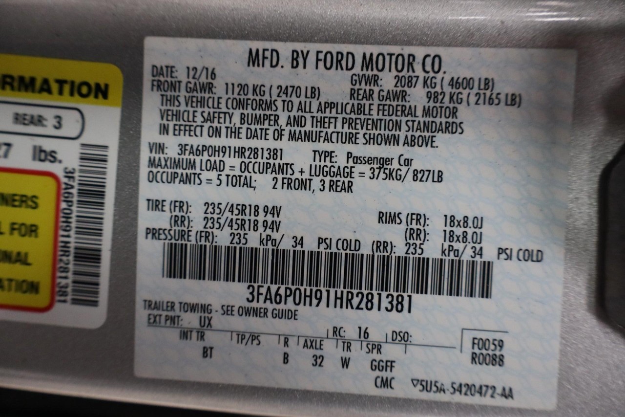 Ford Fusion Vehicle Full-screen Gallery Image 19