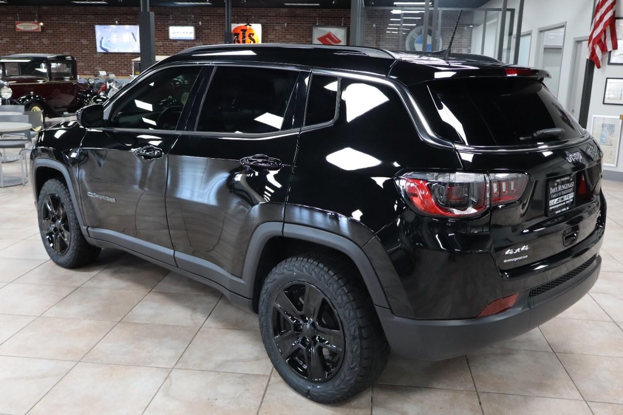 Jeep Compass Vehicle Full-screen Gallery Image 3