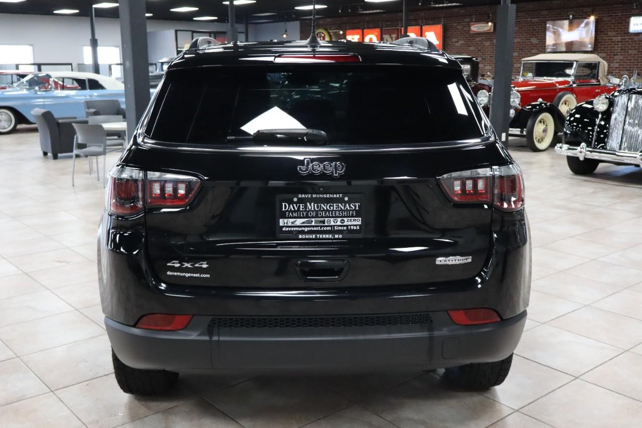 Jeep Compass Vehicle Full-screen Gallery Image 4