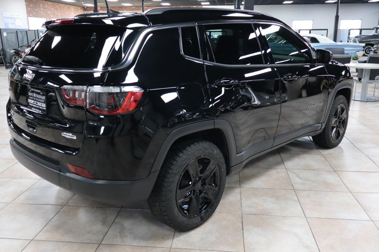 Jeep Compass Vehicle Full-screen Gallery Image 5