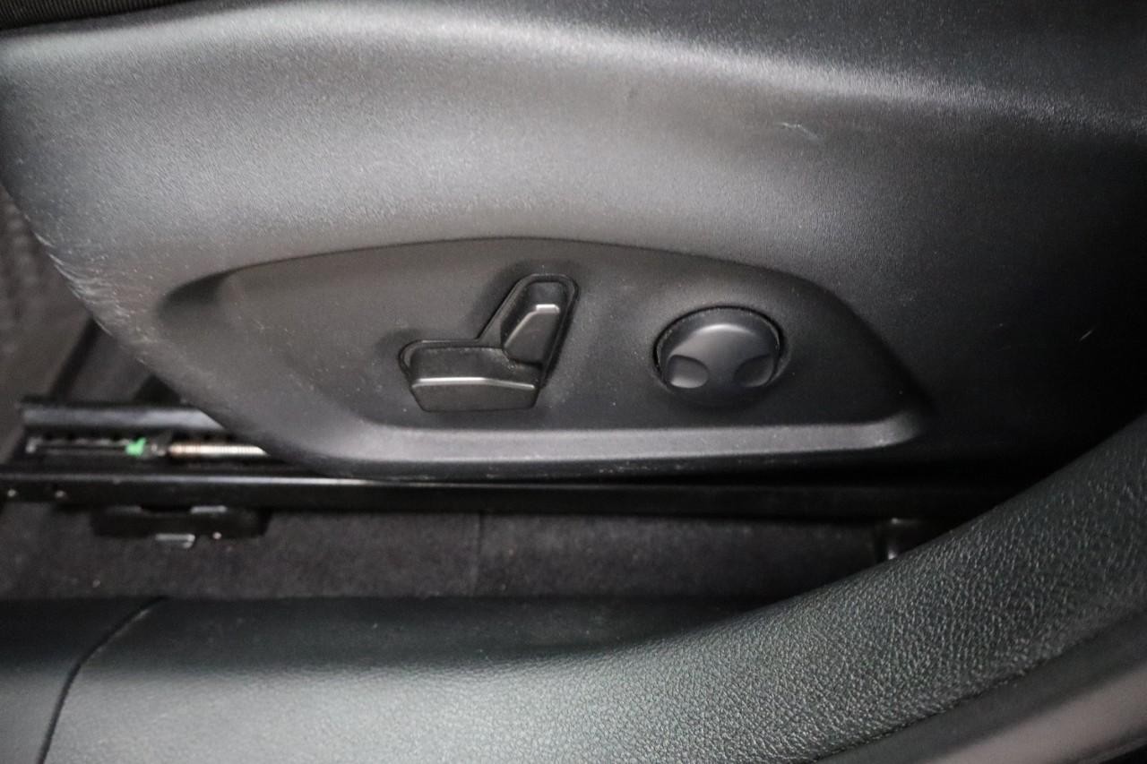 Jeep Compass Vehicle Full-screen Gallery Image 10