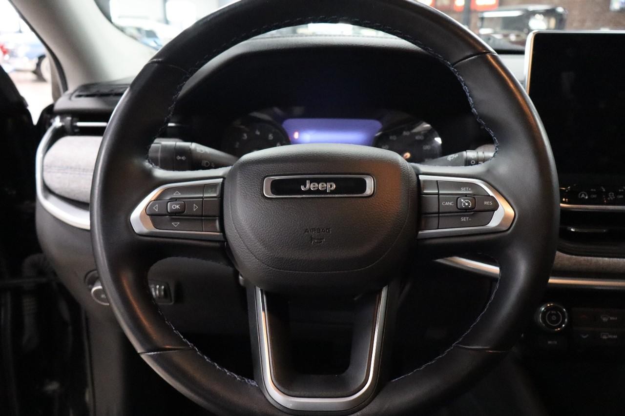 Jeep Compass Vehicle Full-screen Gallery Image 13