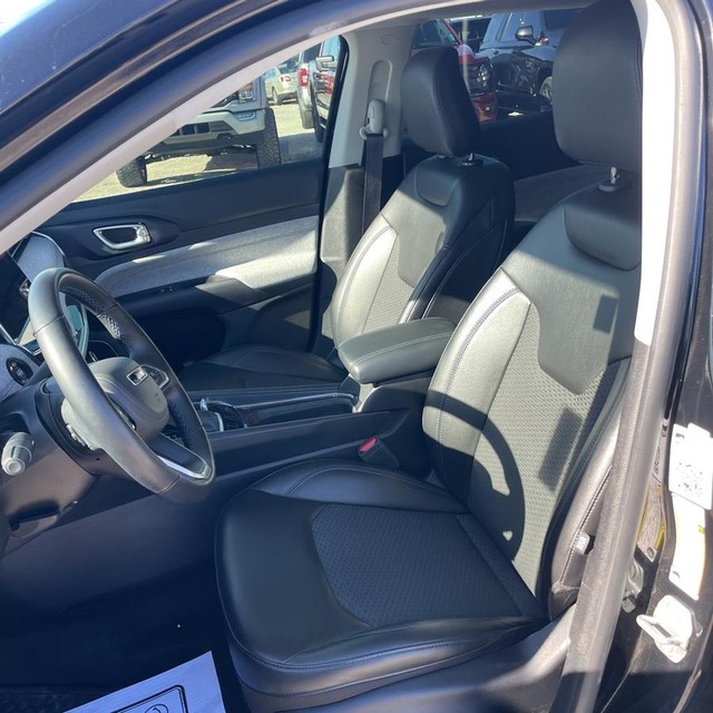 Jeep Compass Vehicle Full-screen Gallery Image 3