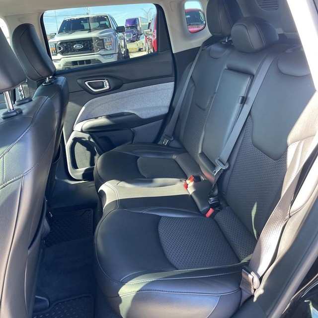 Jeep Compass Vehicle Full-screen Gallery Image 5