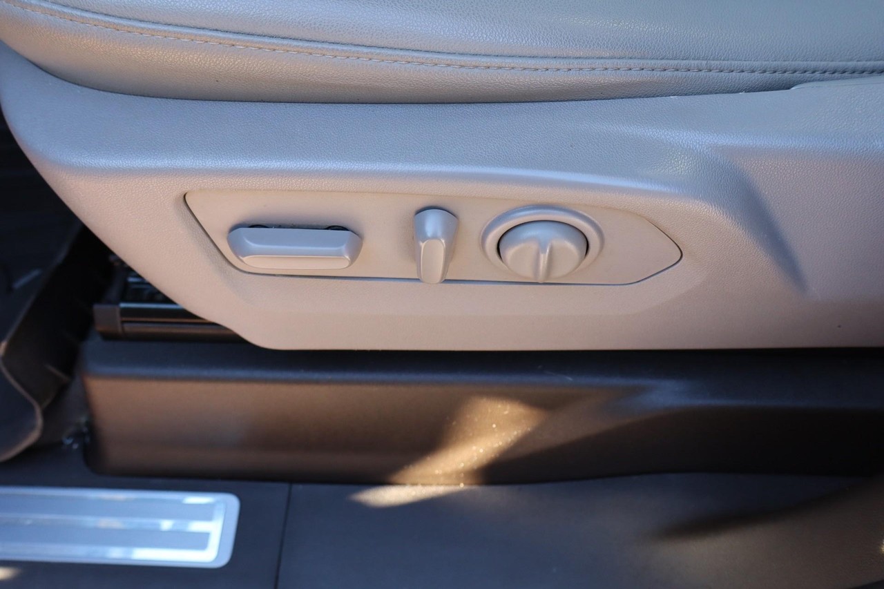 GMC Sierra 1500 Limited Vehicle Full-screen Gallery Image 10