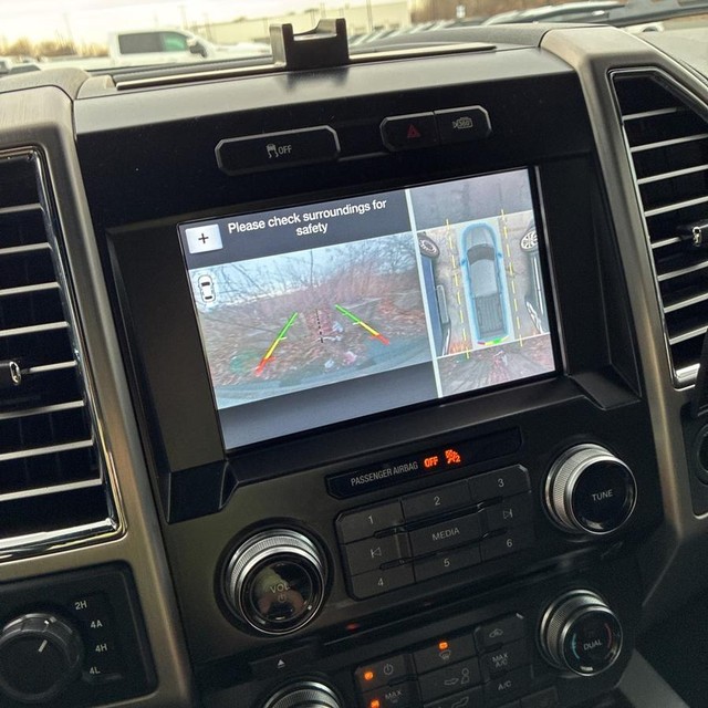 Ford F-150 Vehicle Full-screen Gallery Image 12