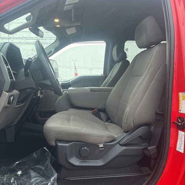 Ford Super Duty F-250 SRW Vehicle Full-screen Gallery Image 4