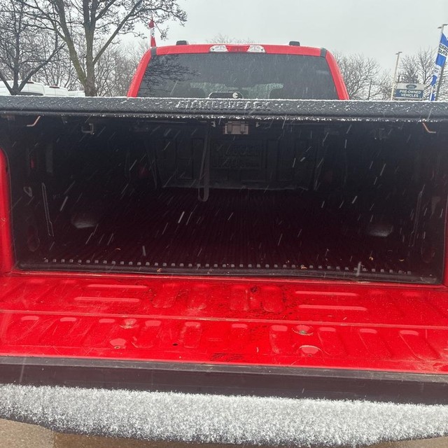 Ford Super Duty F-250 SRW Vehicle Full-screen Gallery Image 7