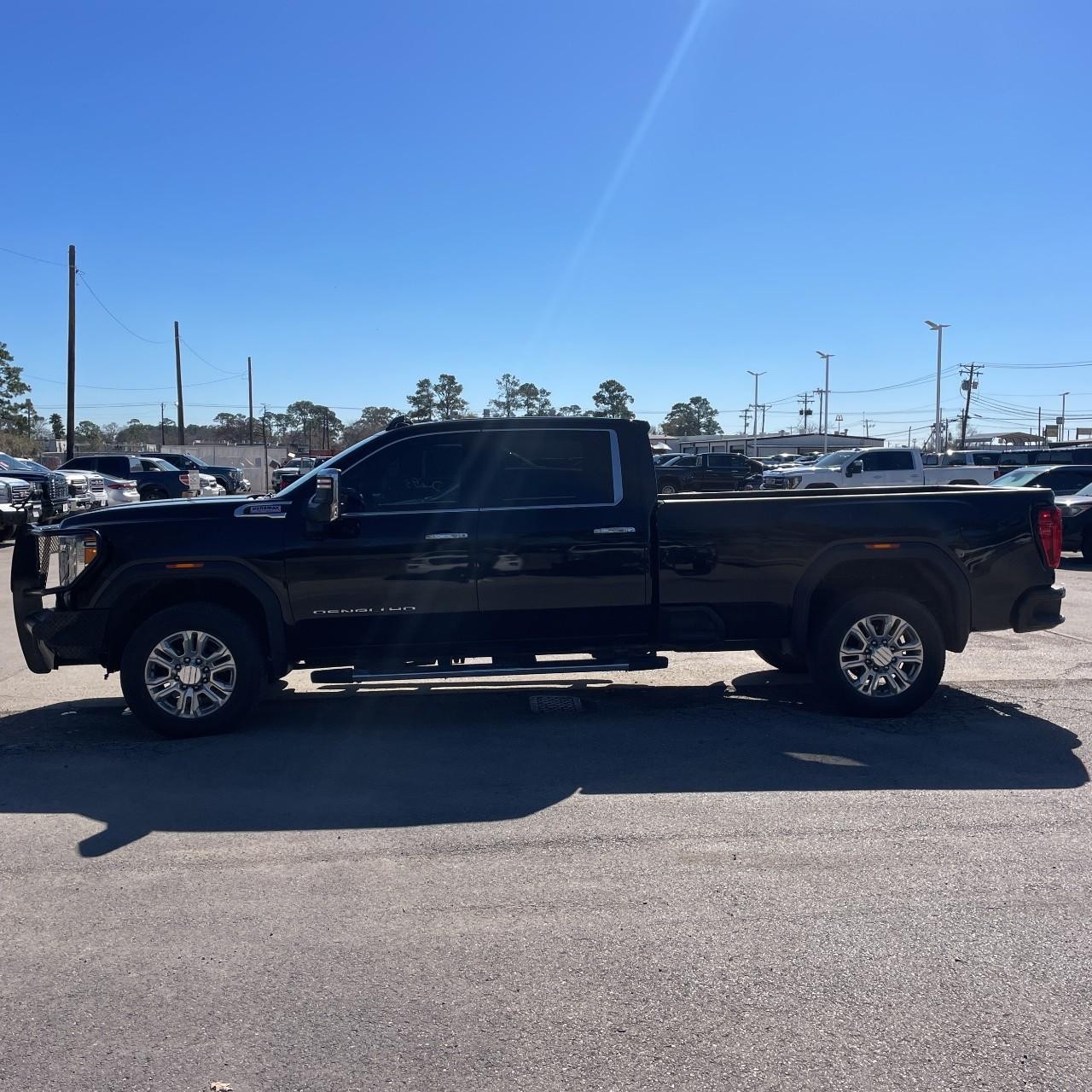 GMC Sierra 2500HD Vehicle Full-screen Gallery Image 2