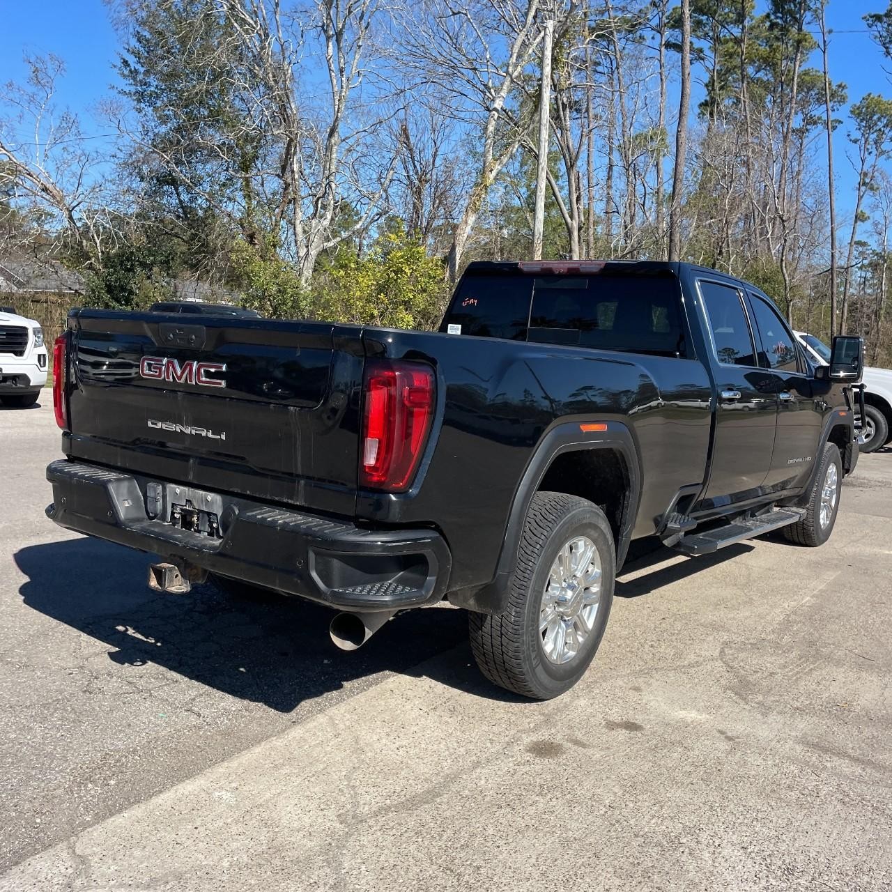 GMC Sierra 2500HD Vehicle Full-screen Gallery Image 4