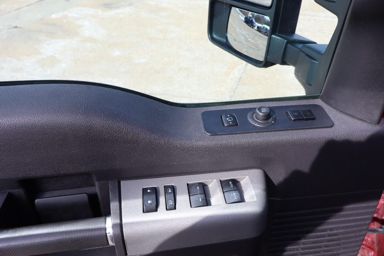 Ford Super Duty F-250 SRW Vehicle Full-screen Gallery Image 11
