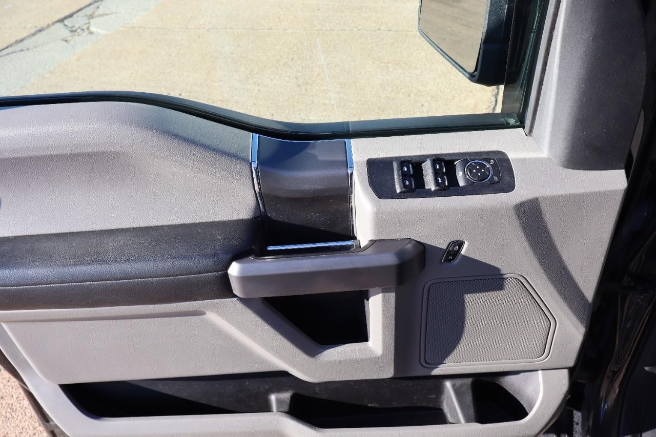 Ford F-150 Vehicle Full-screen Gallery Image 11