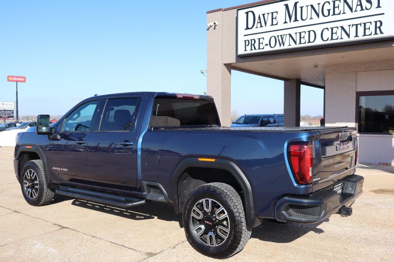 GMC Sierra 2500HD Vehicle Full-screen Gallery Image 3