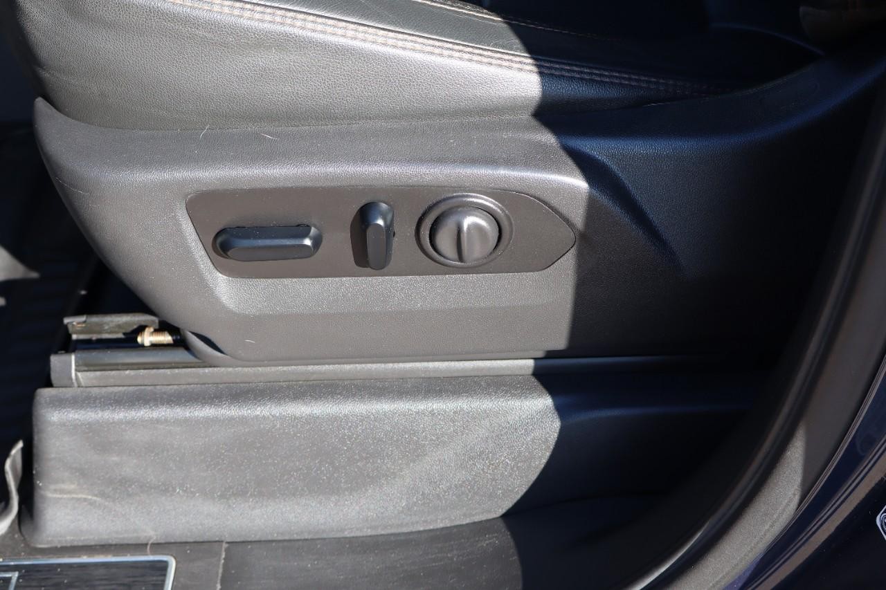 GMC Sierra 2500HD Vehicle Full-screen Gallery Image 11