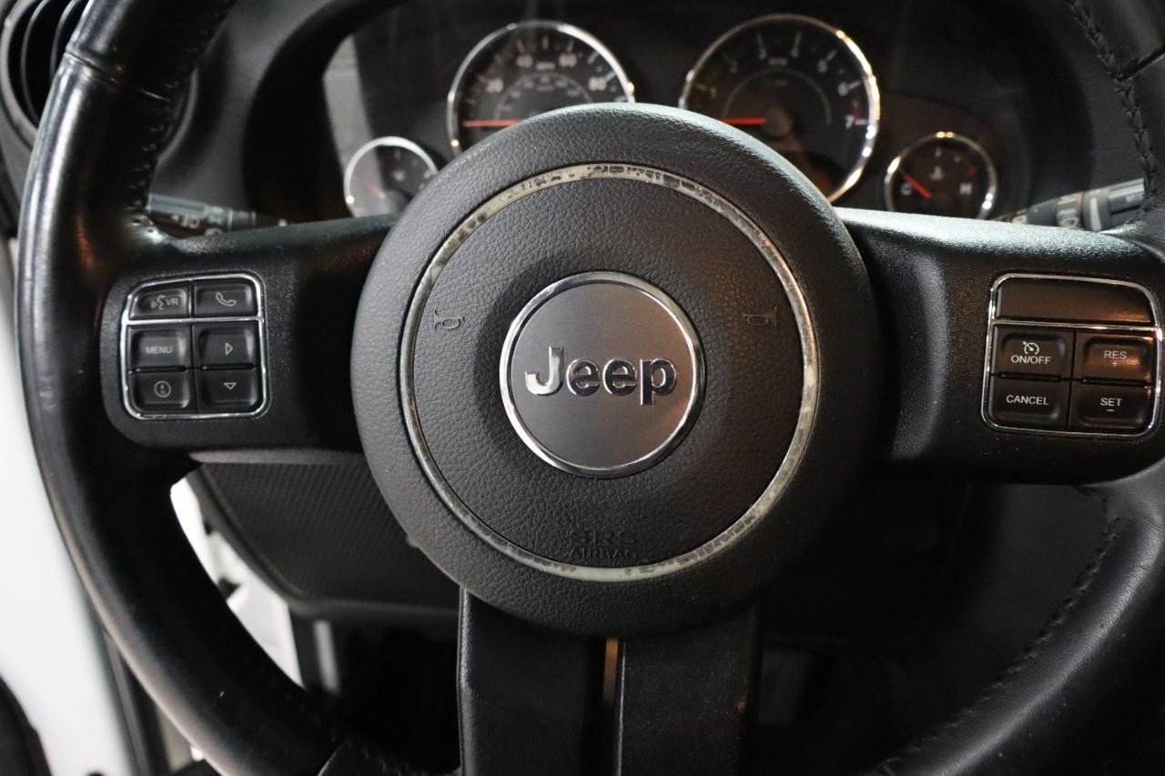 Jeep Wrangler Unlimited Vehicle Full-screen Gallery Image 13