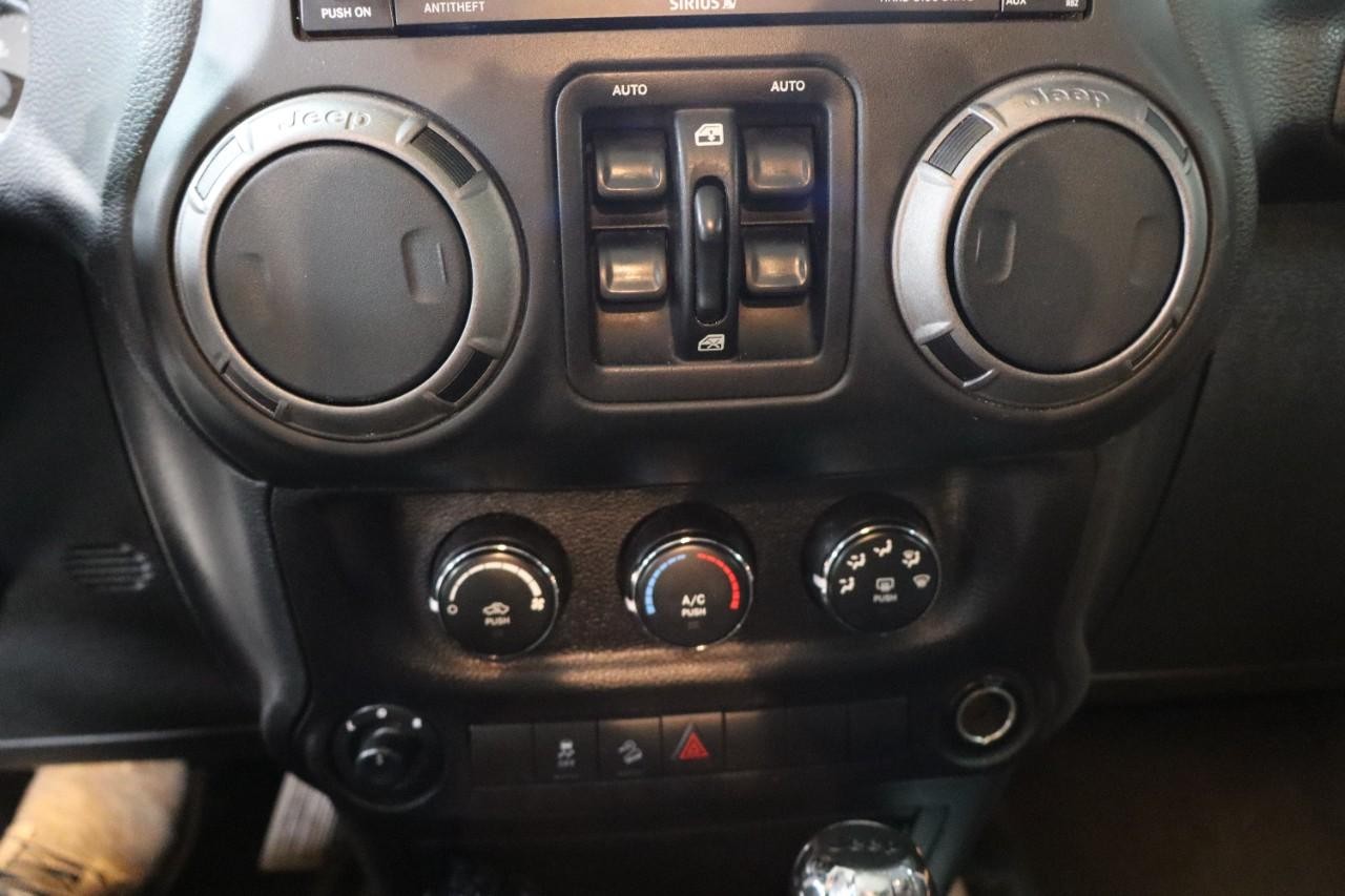 Jeep Wrangler Unlimited Vehicle Full-screen Gallery Image 15