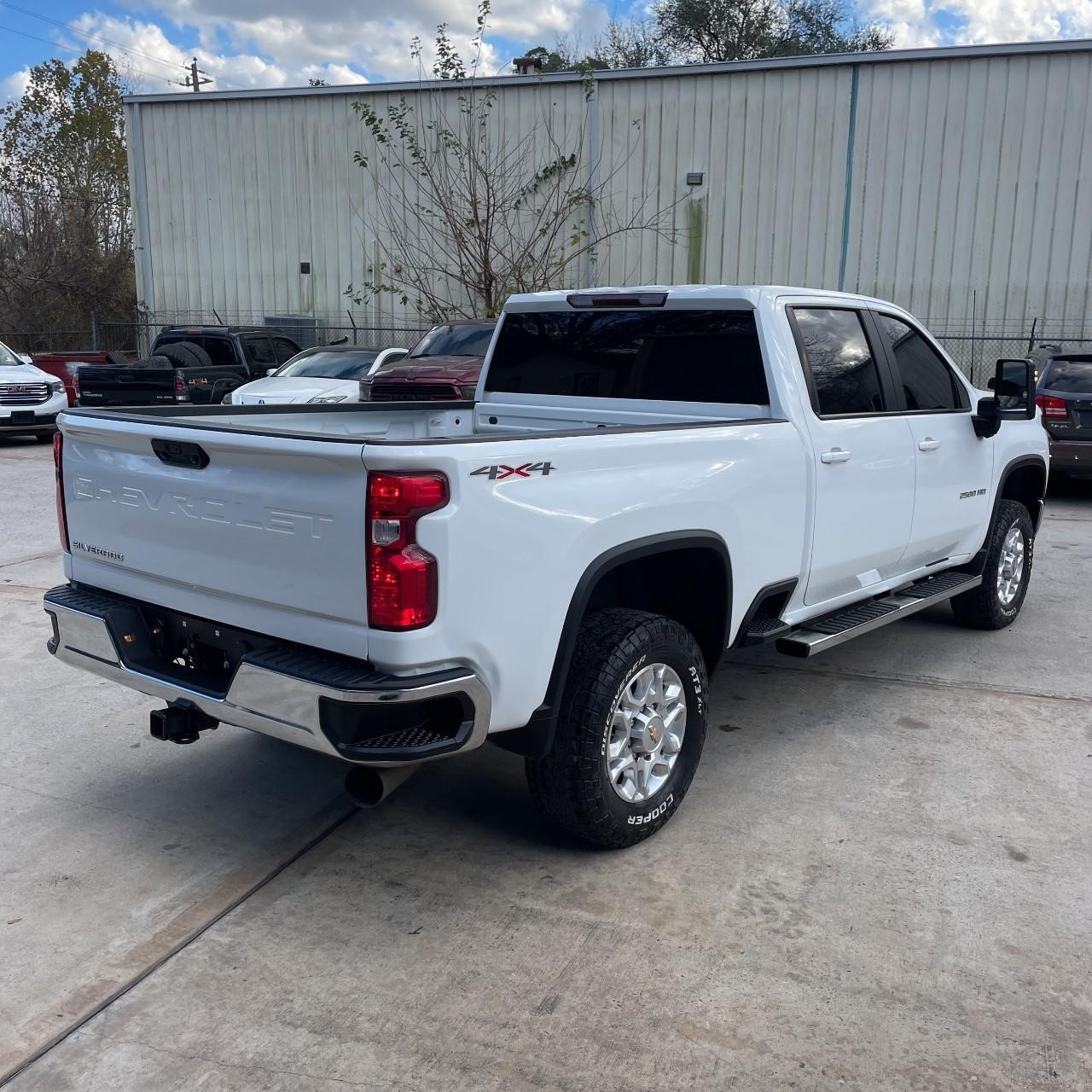 Chevrolet Silverado 2500HD Vehicle Full-screen Gallery Image 5