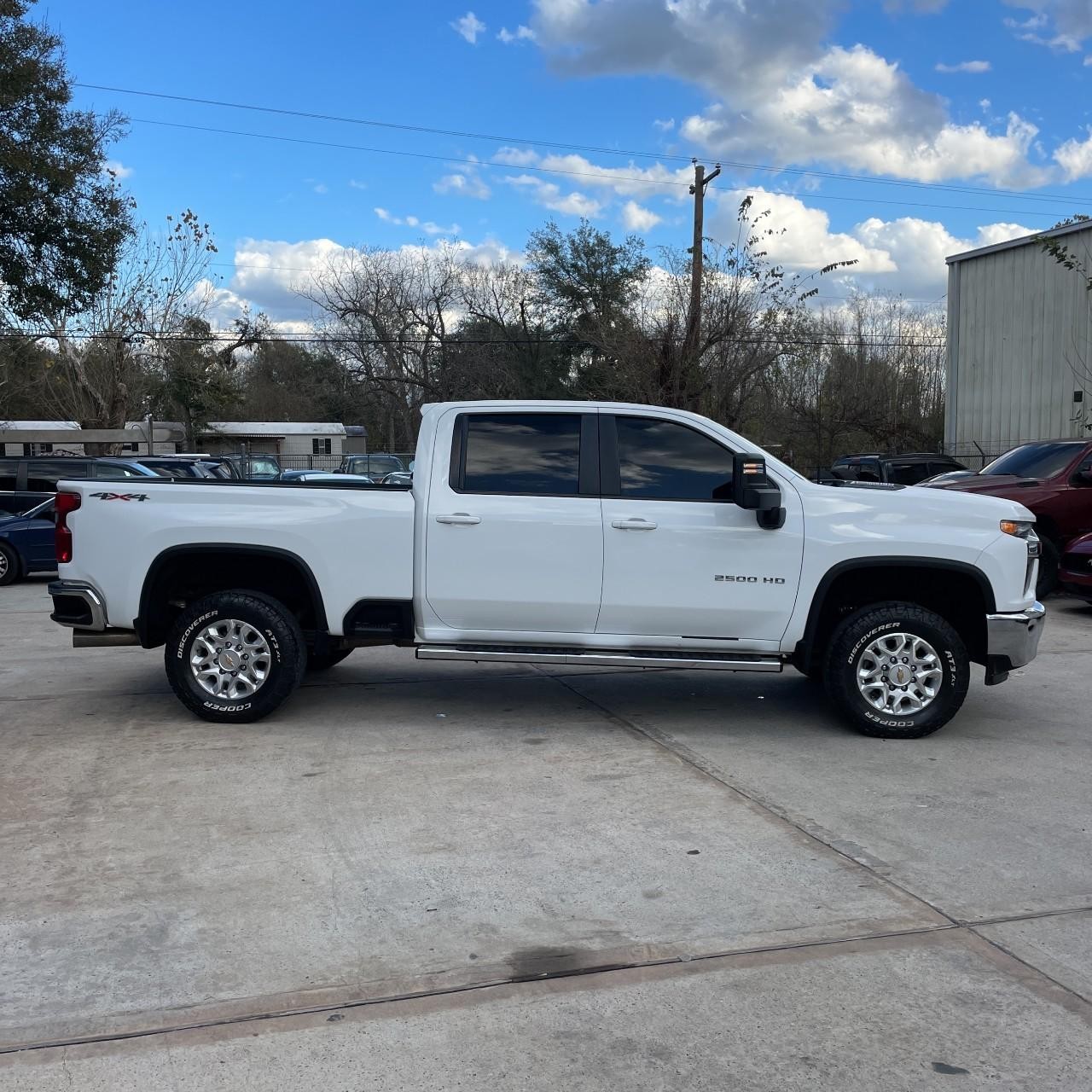 Chevrolet Silverado 2500HD Vehicle Full-screen Gallery Image 6