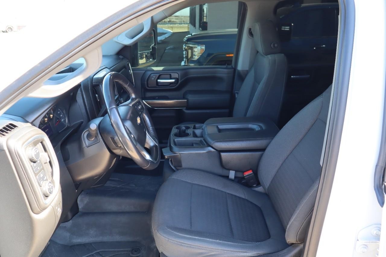 Chevrolet Silverado 2500HD Vehicle Full-screen Gallery Image 9