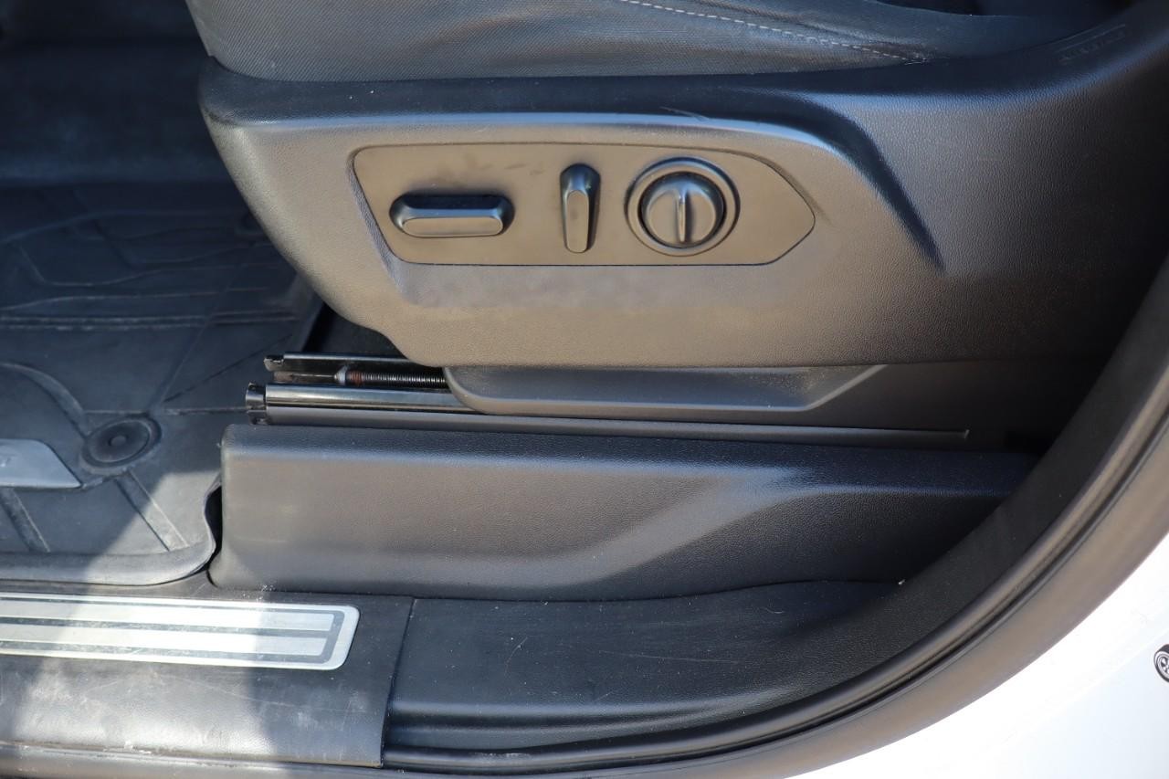 Chevrolet Silverado 2500HD Vehicle Full-screen Gallery Image 10