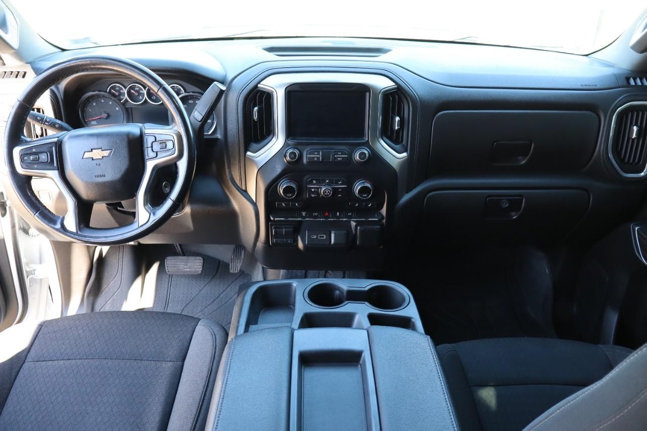 Chevrolet Silverado 2500HD Vehicle Full-screen Gallery Image 12