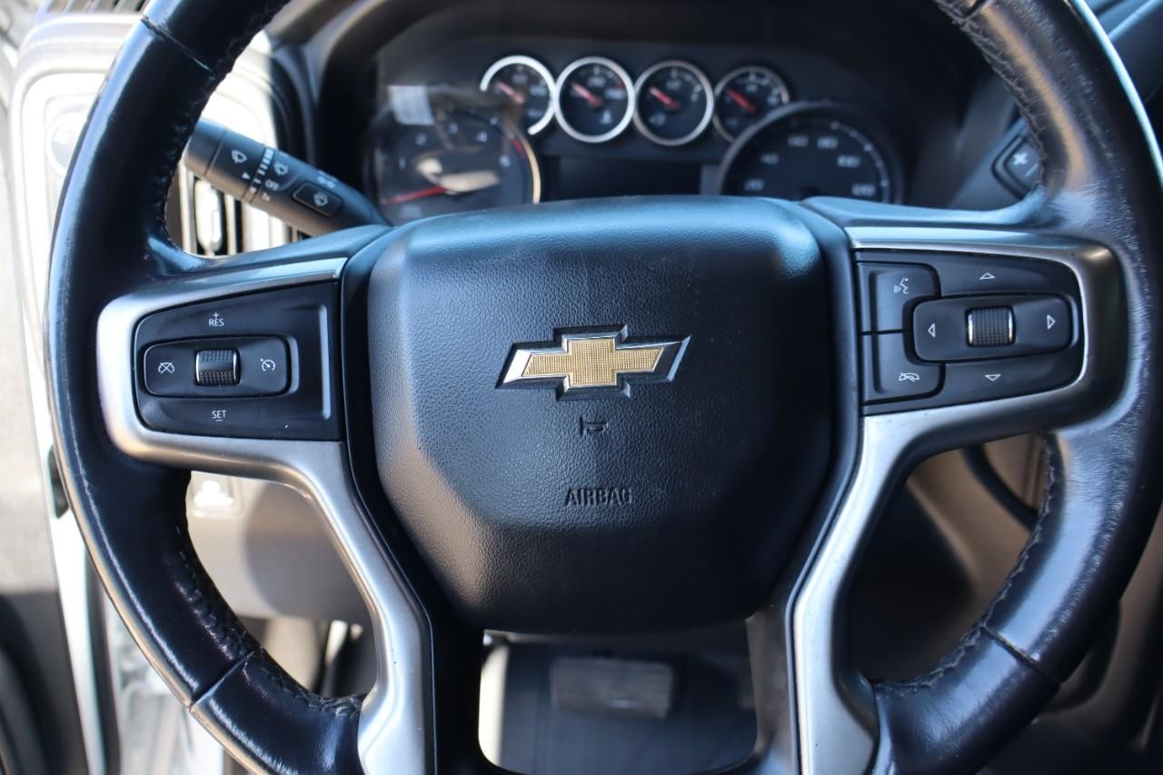 Chevrolet Silverado 2500HD Vehicle Full-screen Gallery Image 13