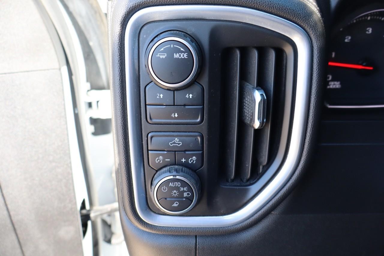 Chevrolet Silverado 2500HD Vehicle Full-screen Gallery Image 17