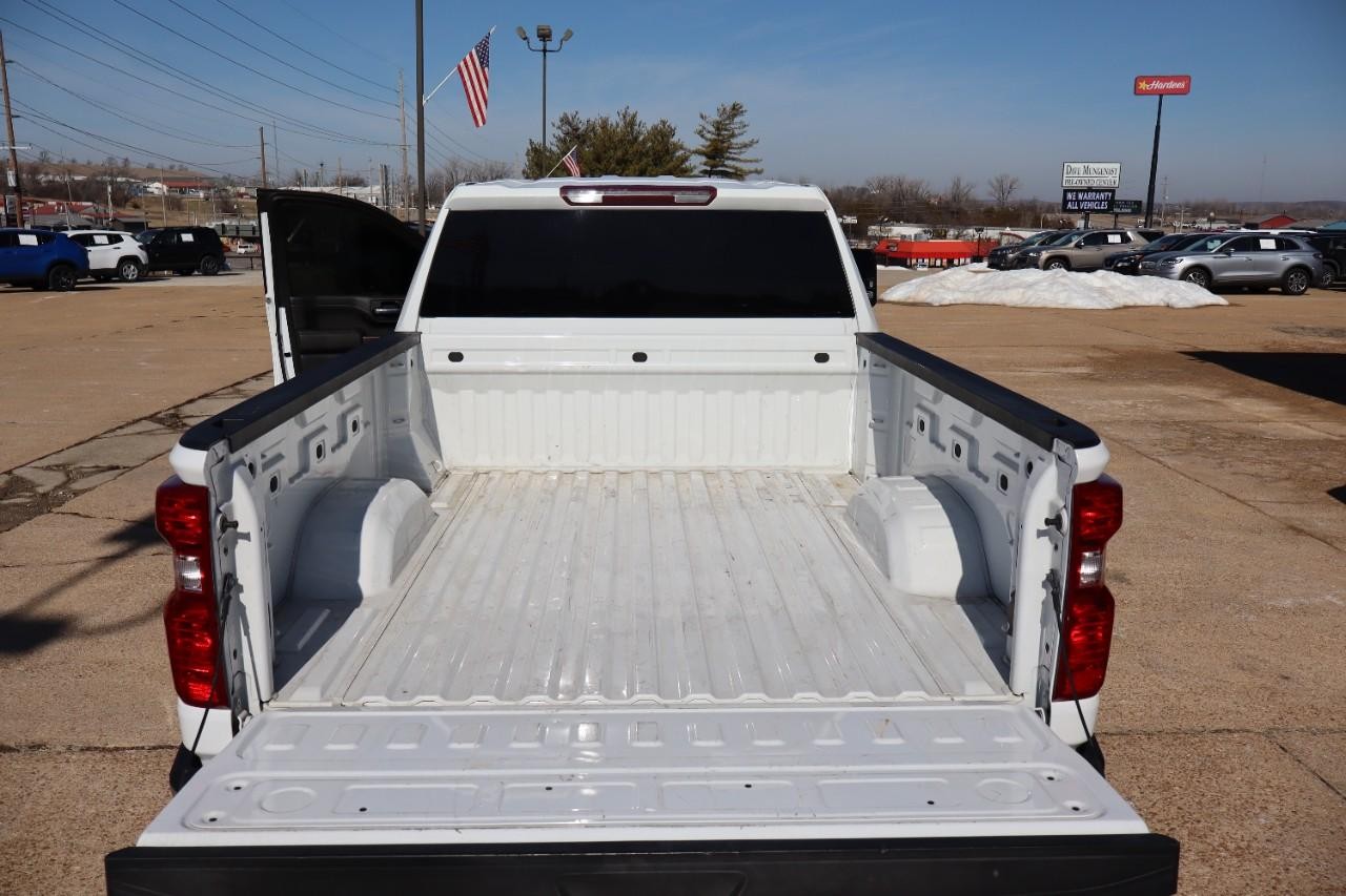 Chevrolet Silverado 2500HD Vehicle Full-screen Gallery Image 19